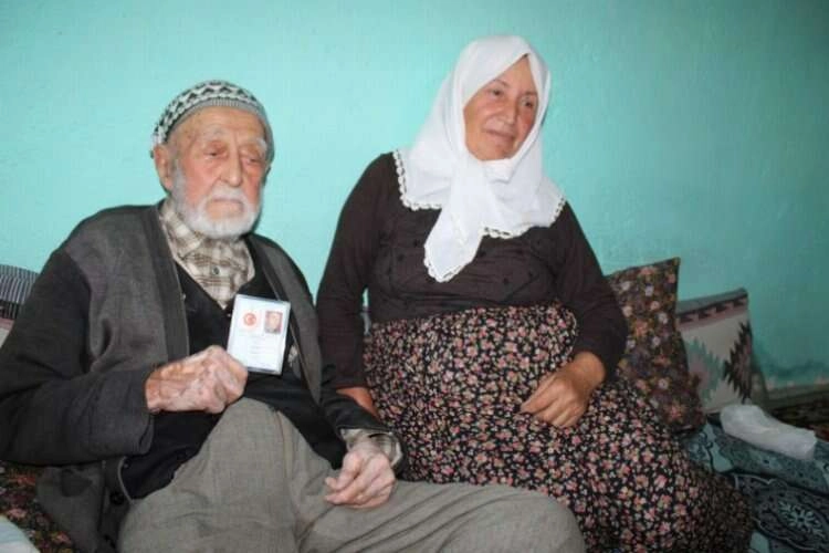 Asırlık yaşıyla herkese örnek oluyor haberinin görseli