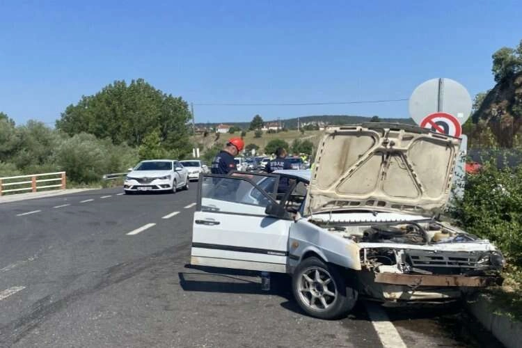 Uşak'ta trafik kazası: İki otomobil çarpıştı haberinin görseli