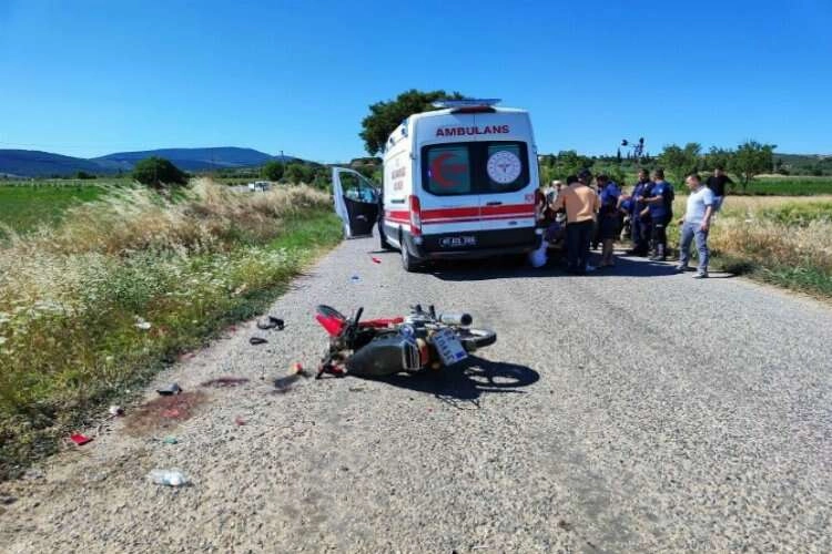 Manisa'da kaza! Motosiklet traktöre çarptı haberinin görseli