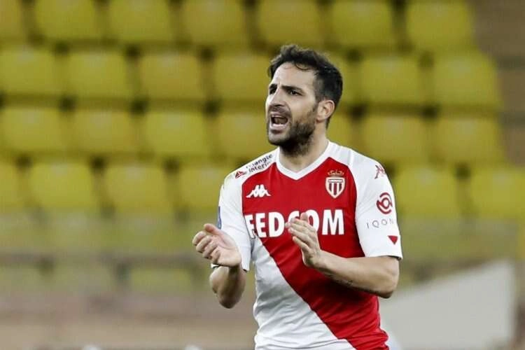İspanyollu futbolcu sahalara veda etti haberinin görseli