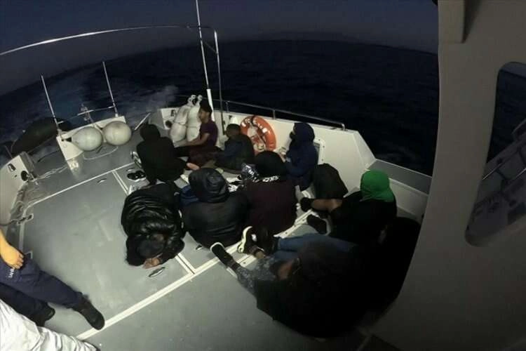 İzmir açıklarında düzensiz göçmenler kurtarıldı haberinin görseli