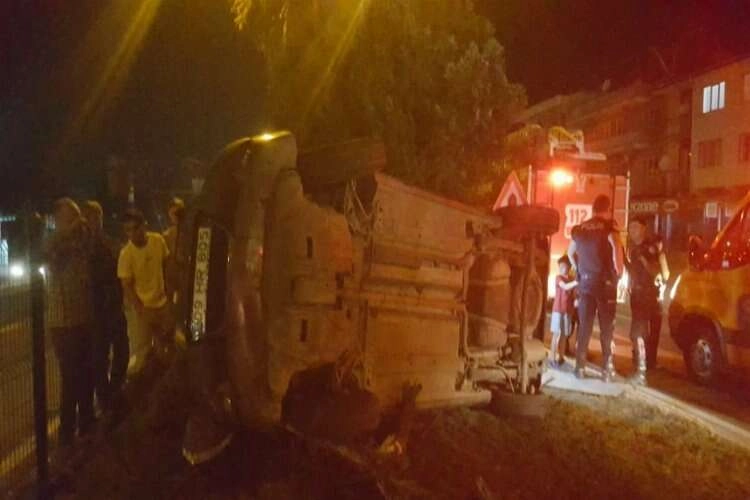 Aydın'da trafik kazası: Araç yan yattı haberinin görseli