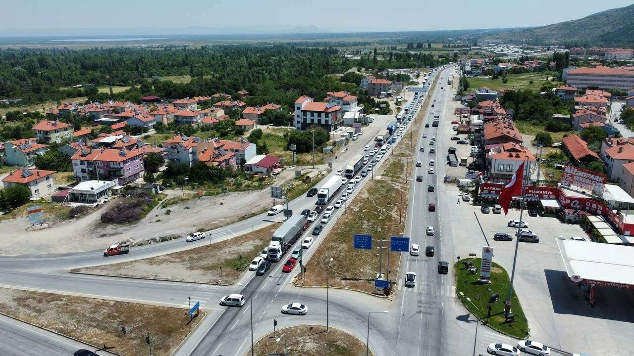 Afyonkarahisar-Konya karayolunda dönüş yoğunluğu başladı