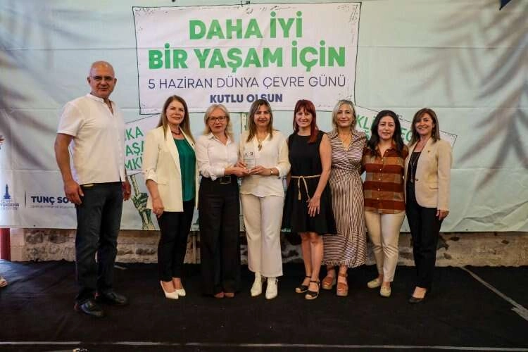 Karşıyaka Belediyesi'nden atık pil toplama şampiyonluğu haberinin görseli