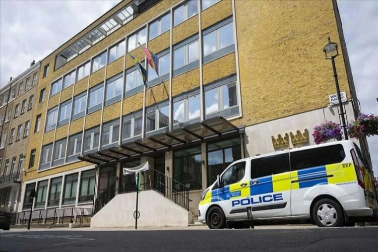 Londra, İsveç'te Kur'an-ı Kerim yakılmasını protesto etti haberinin görseli