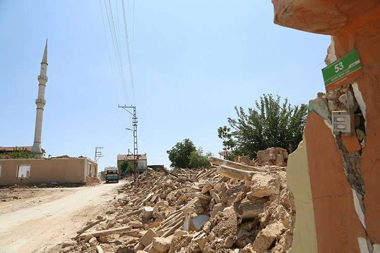 Malatya'da 36 bin ağır hasarlı bina yıkılacak haberinin görseli