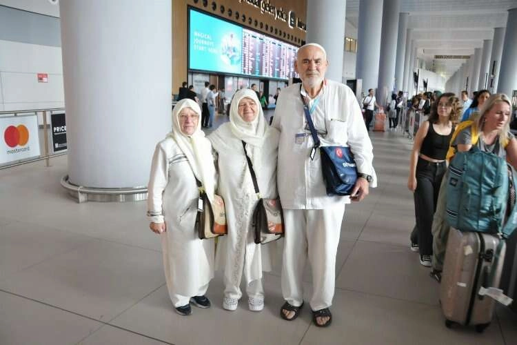 Hacıların yurda dönüşleri sürüyor haberinin görseli
