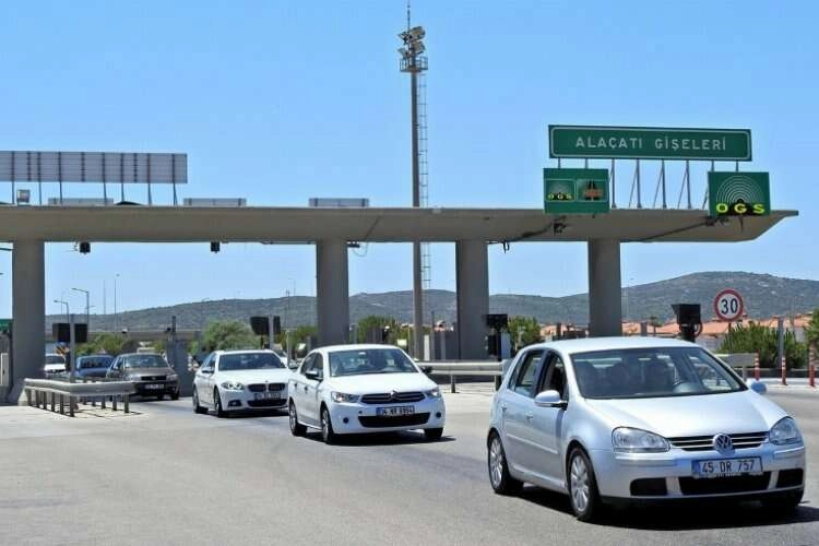 Çeşme'ye bayramda çok sayıda araç giriş yaptı haberinin görseli