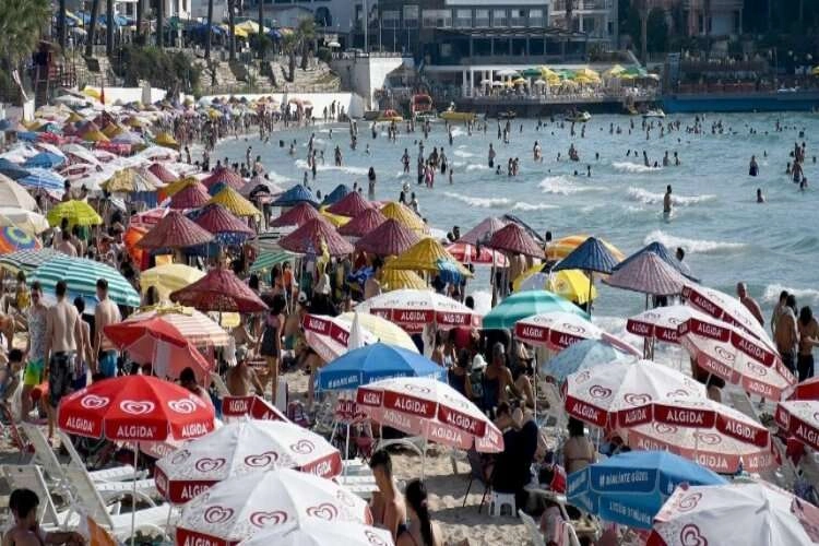 Kuşadası bayram tatilinde 2 milyon ziyaretçi ağırladı haberinin görseli