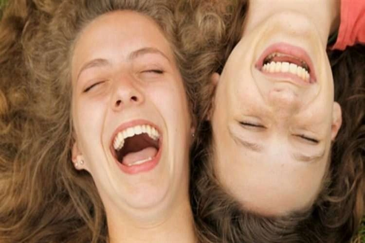 Gülmeyi unuttuk! Artık bütün dünya az gülüyor haberinin görseli