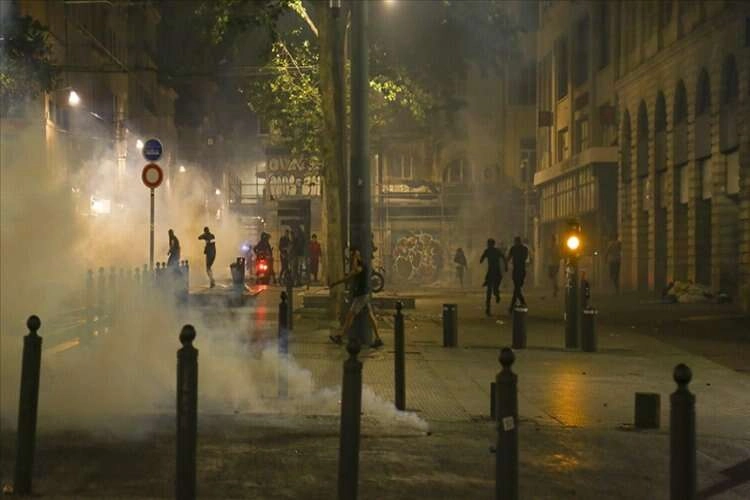 Fransa'da aşırı sağcılar sokağa çıktı! haberinin görseli