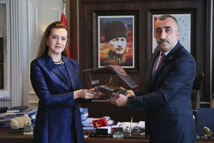 DEÜ'den öğrencilere akıllı çardak haberinin görseli
