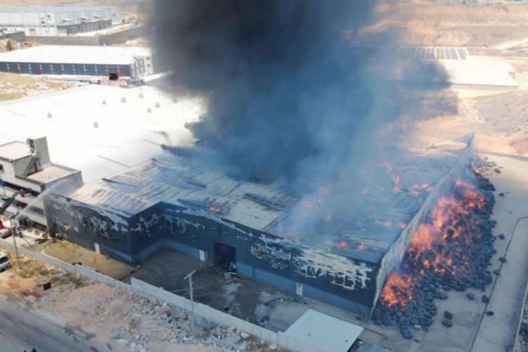 Gaziantep'teki fabrika yangını kontrol altına alındı haberinin görseli