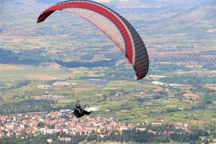 Yamaç paraşütü tutkunlarının gözdesi: Denizli