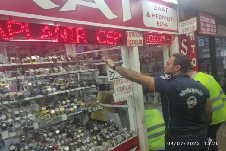 İzmir zabıtasından Arapça tabela operasyonu haberinin görseli