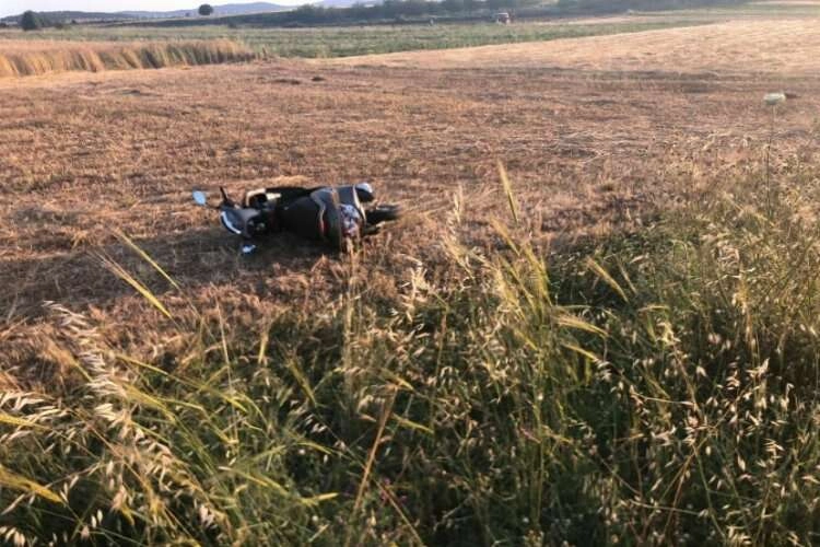 Kütahya'da bir otomobil motosikletle çarpıştı haberinin görseli