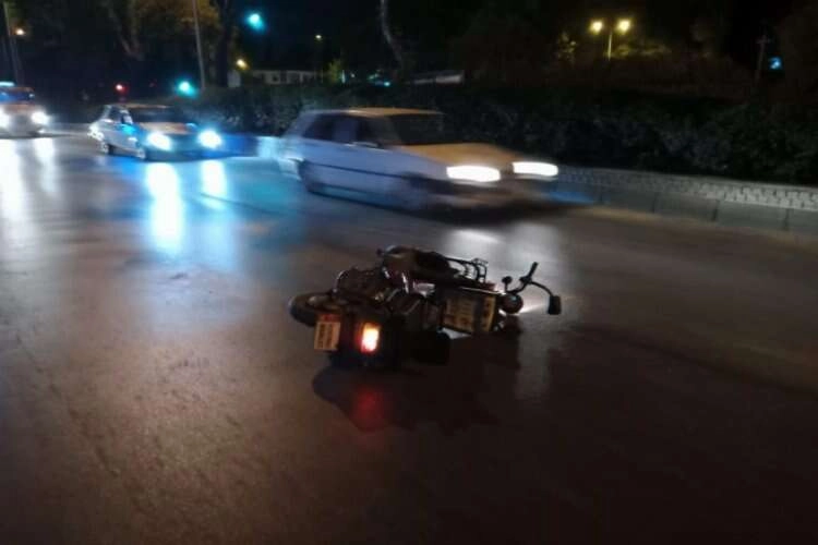 Aydın'da elektrikli bisiklet refüje çarptı haberinin görseli