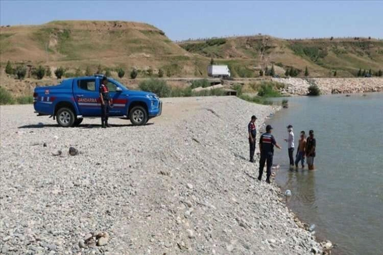 Yasaklanan yerlerde suya giren 18 kişiye para cezası! haberinin görseli