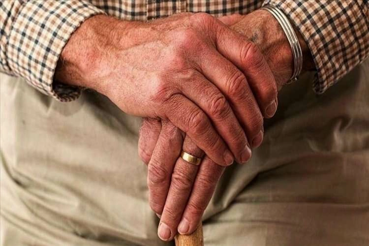 Yaşlılarda koku duyusu azalınca depresyon artabilir haberinin görseli
