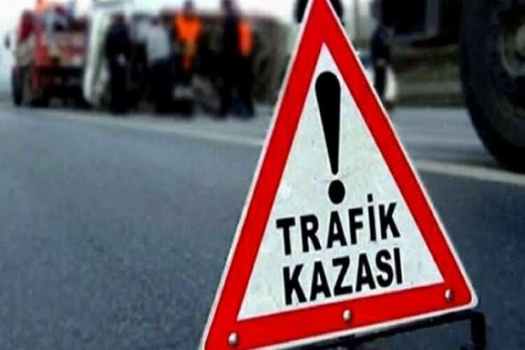 Muğla'da bir otomobil minibüse çarptı haberinin görseli