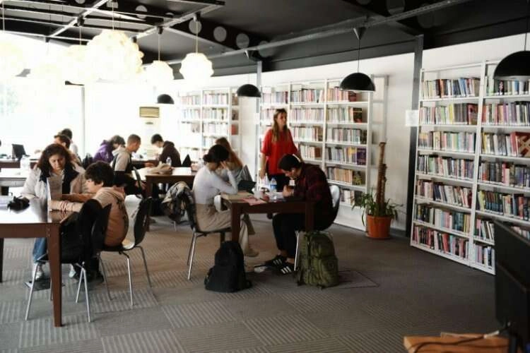 Karşıyaka'da kitap bağış kampanyası haberinin görseli