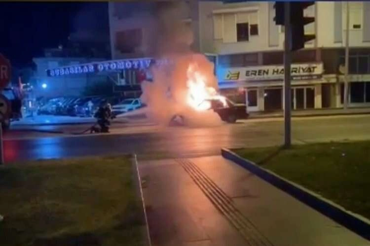 Seyir halindeki araç alev alev yandı haberinin görseli