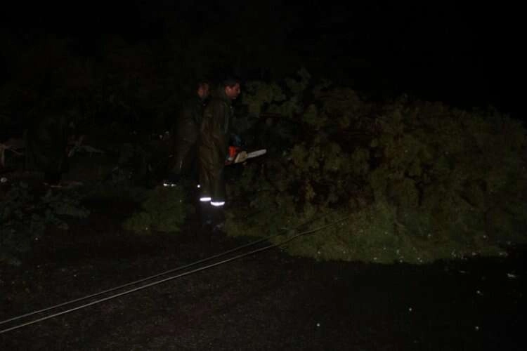 Fırtına Alaşehir'de etkili oldu