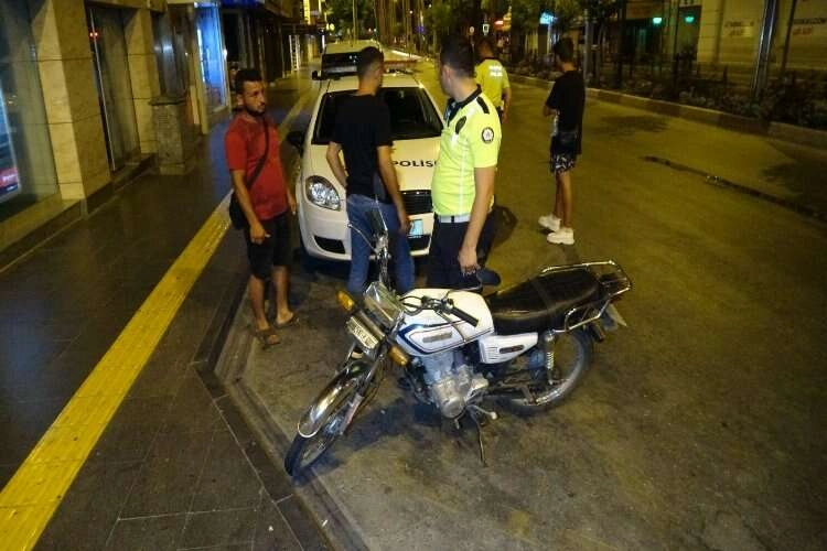 Polis denetimine takılan motosiklet çalıntı çıktı