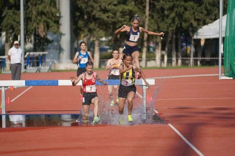 İzmir'de Atletizm şöleni sona erdi haberinin görseli