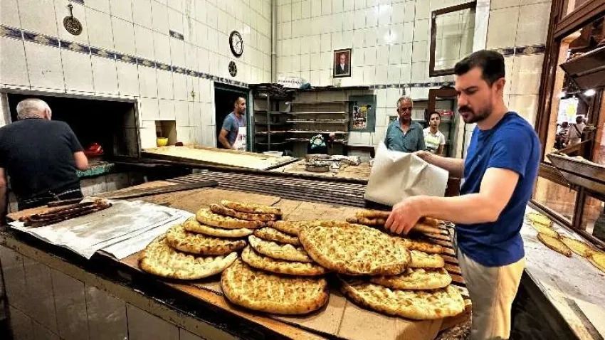 Fırıncılardan sıcaklığa karşı ilginç serinleme yöntemi