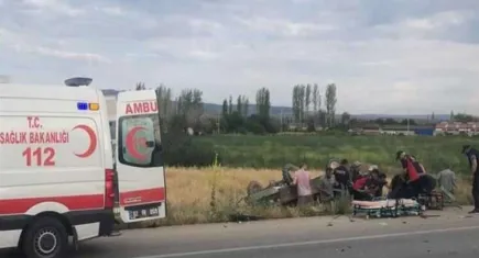 Afyonkarahisar'da otomobille patpat çarpıştı