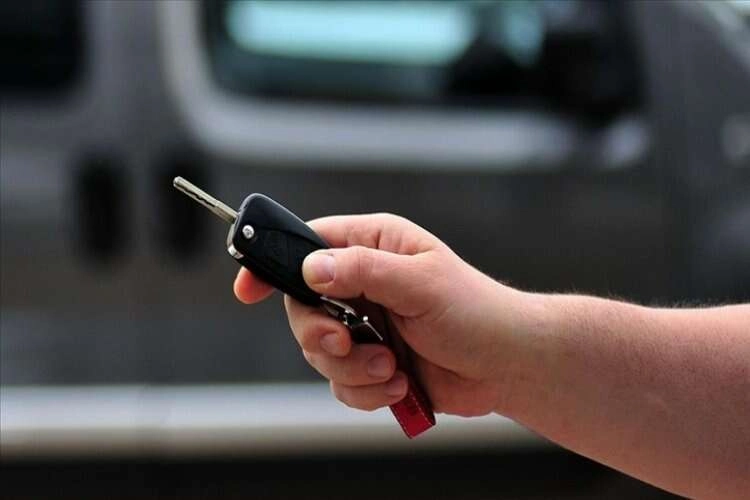 Ticaret Bakanlığı’ndan ikinci el araçlarına uyarı! haberinin görseli