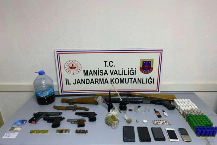 Manisa'da jandarma uyuşturucuya geçit vermedi haberinin görseli