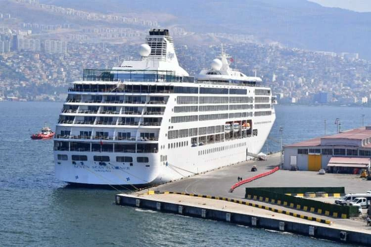 Kruvaziyer gemisi yeniden İzmir'de haberinin görseli
