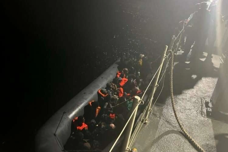 Karaburun açıklarında düzensiz göçmenler yakalandı haberinin görseli