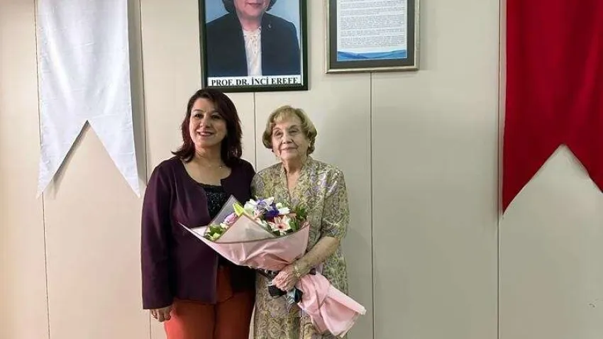 EÜ'DE DUAYEN BİLİM İNSANI PROF. DR. İNCİ EREFE'NİN İSMİ KONFERANS SALONUNA VERİLDİ (1)
