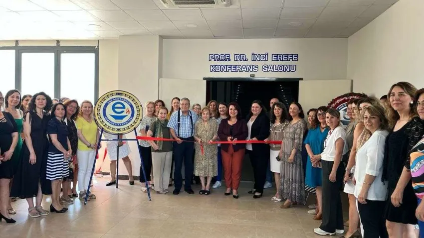 EÜ'DE DUAYEN BİLİM İNSANI PROF. DR. İNCİ EREFE'NİN İSMİ KONFERANS SALONUNA VERİLDİ (4)