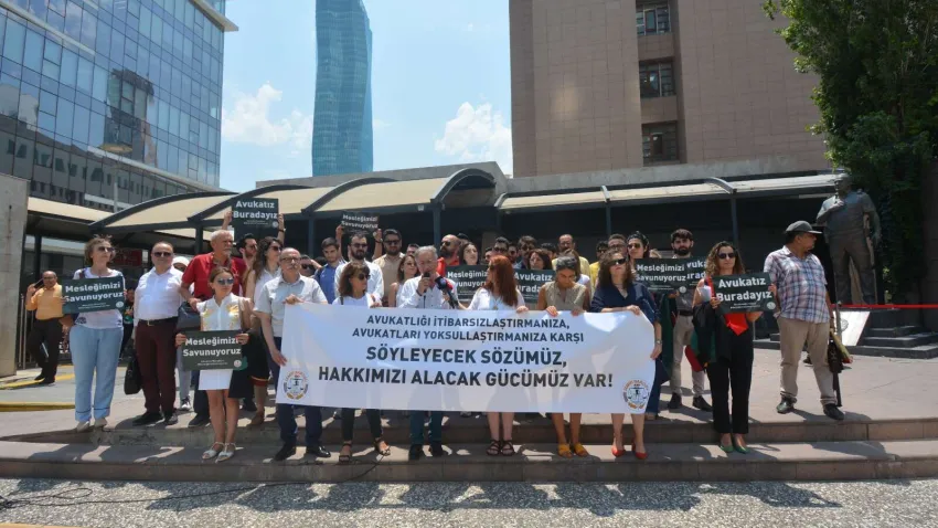 İzmir Barosu açıklama yapıyor