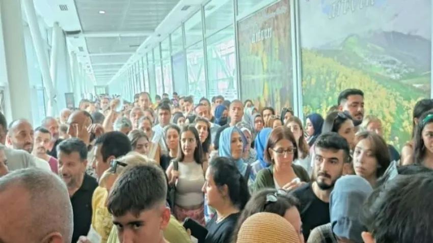 Vergilere zam geldi vatandaş sınır kapısına koştu!