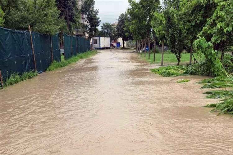 AFAD uyardı:  Gök gürültülü sağanak geliyor haberinin görseli