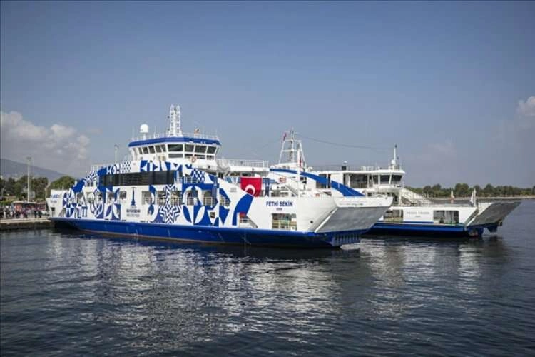 İzmir'de arabalı vapur seferleri durduruldu haberinin görseli