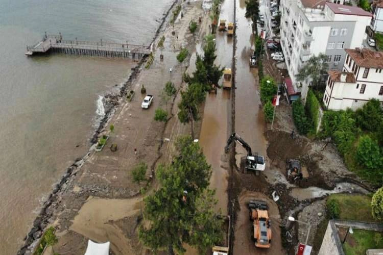 Karadeniz sağanak yağıştan nasibini aldı haberinin görseli
