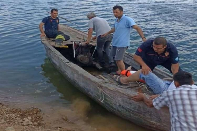 Kayalıklardan düştü, kayıkla kurtarıldı haberinin görseli