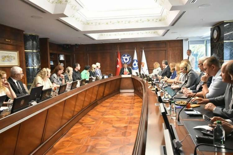 Litvanyalı iş insanları İZTO'da buluştu haberinin görseli