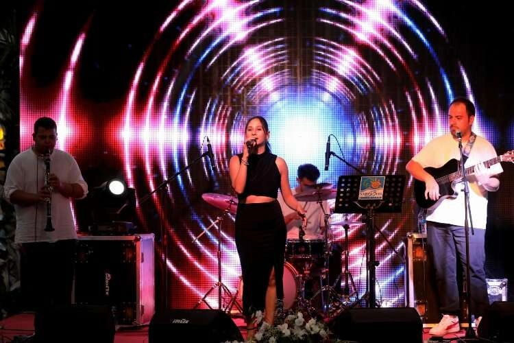 Yukarıköy, açılış gününü konserle taçlandırdı haberinin görseli