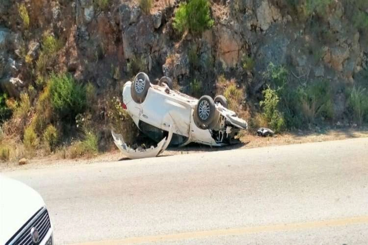 Takla atan otomobilden dışarı fırladı haberinin görseli