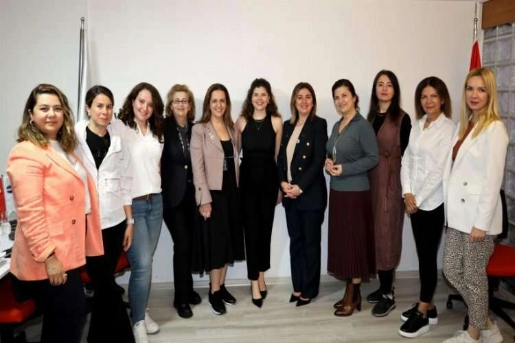 İZİKAD, geleneksel ‘Biz Bize’ toplantısını düzenledi haberinin görseli