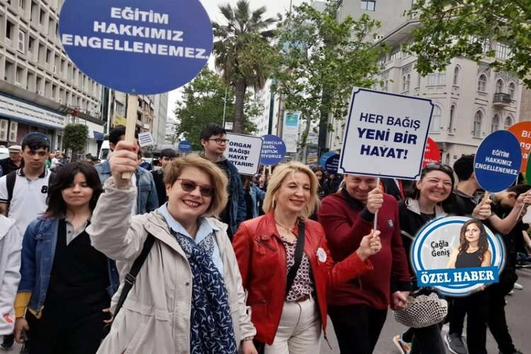 Ayrımcılıkla savaşan otistik aktivist: Moris Karmona haberinin görseli