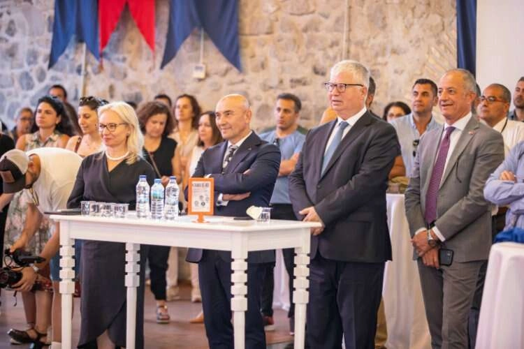 İzmir personeli 6 dakika 40 saniyede projelerini anlattı haberinin görseli