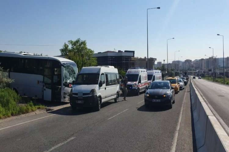 İşçi servisleri kaza yaptı: Yaralılar var haberinin görseli